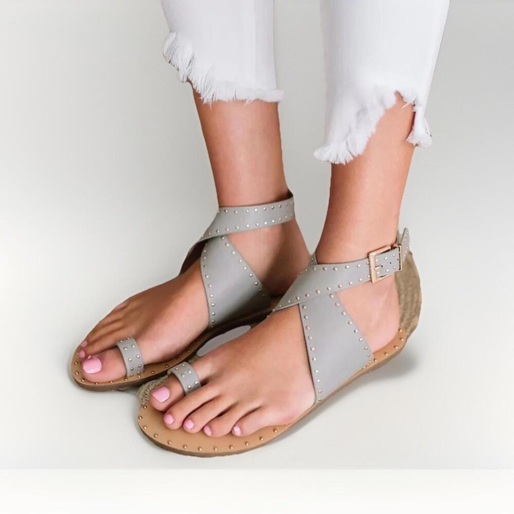 CHASE + CHLOE Asher Sandals Faux Leather Flats Sz 8.5